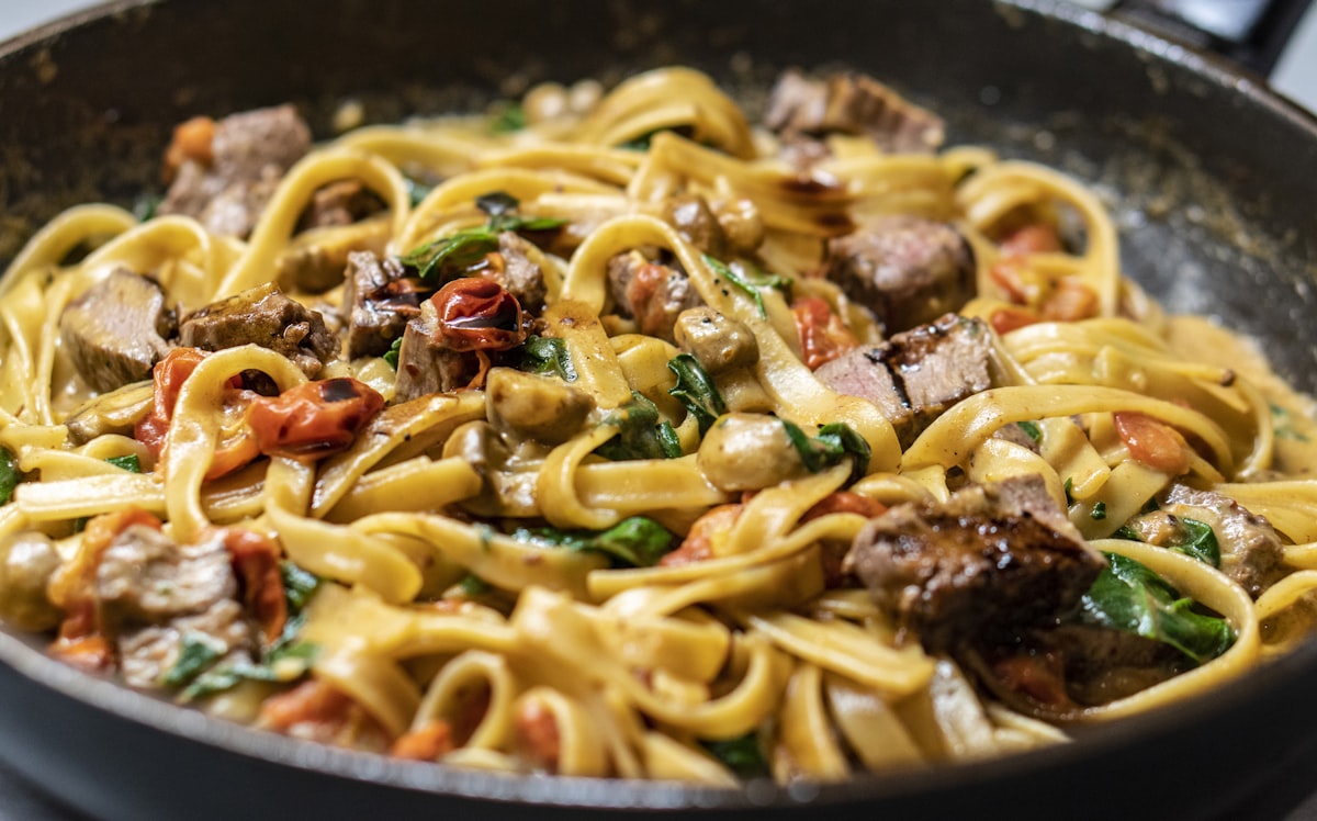 Tavola con piatti della cucina dell'Appennino