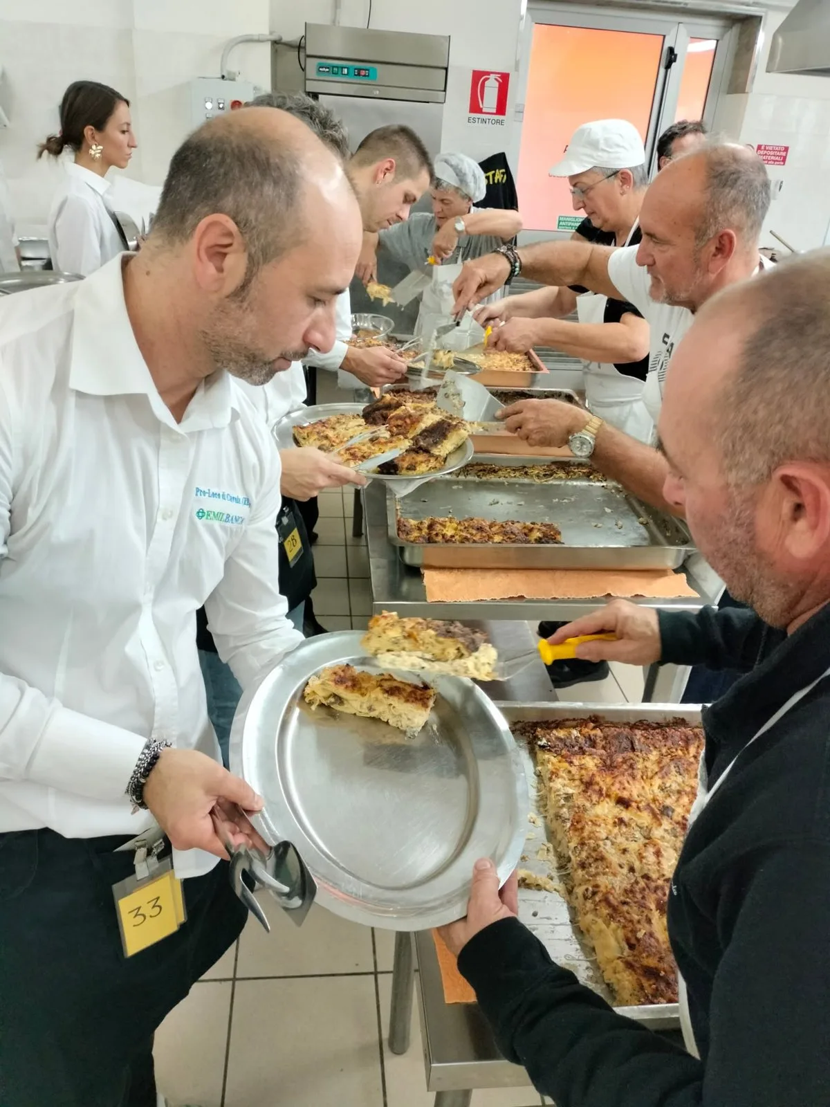 Festa del Tartufo 2025 49 I volontari al servizio