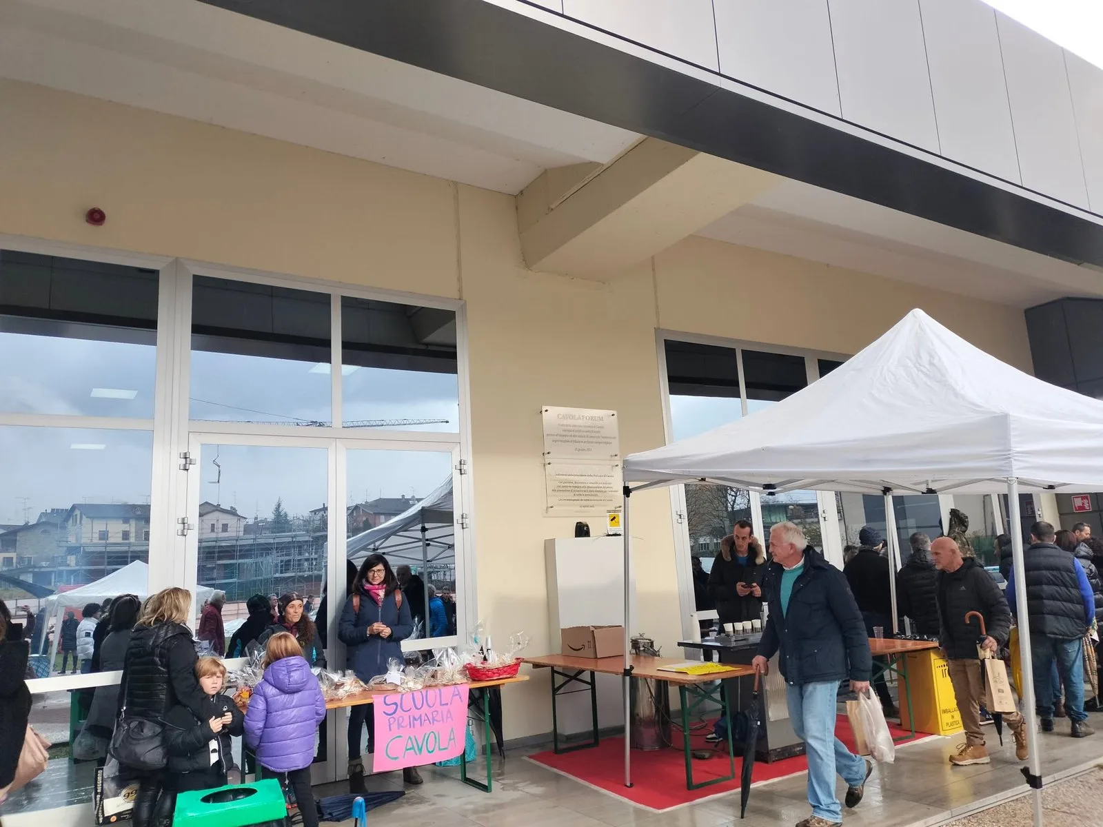 Festa del Tartufo 2025 35 Gli stand davanti al CavolaForum