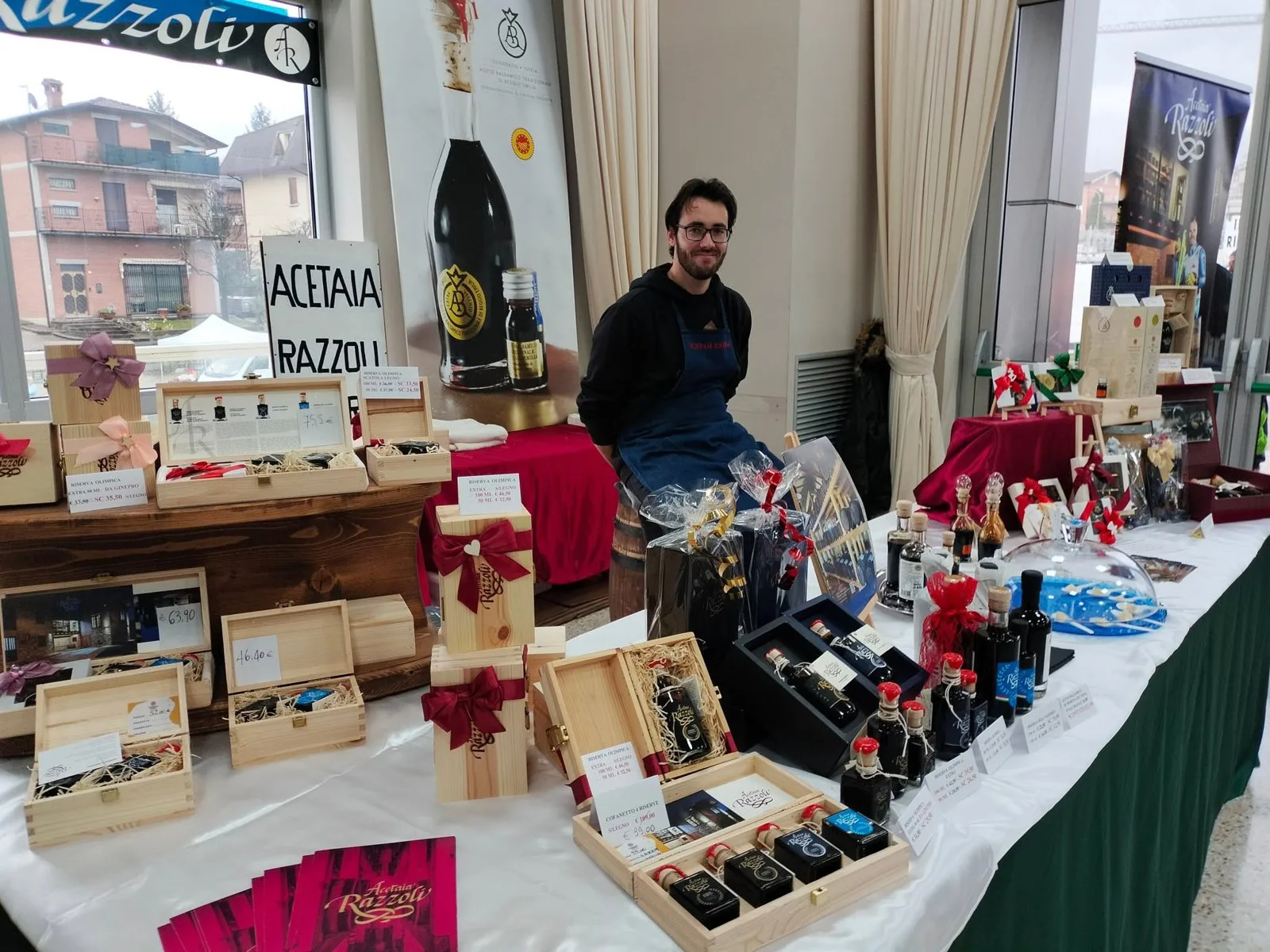 Festa del Tartufo 2025 34 Prodotti locali in vendita