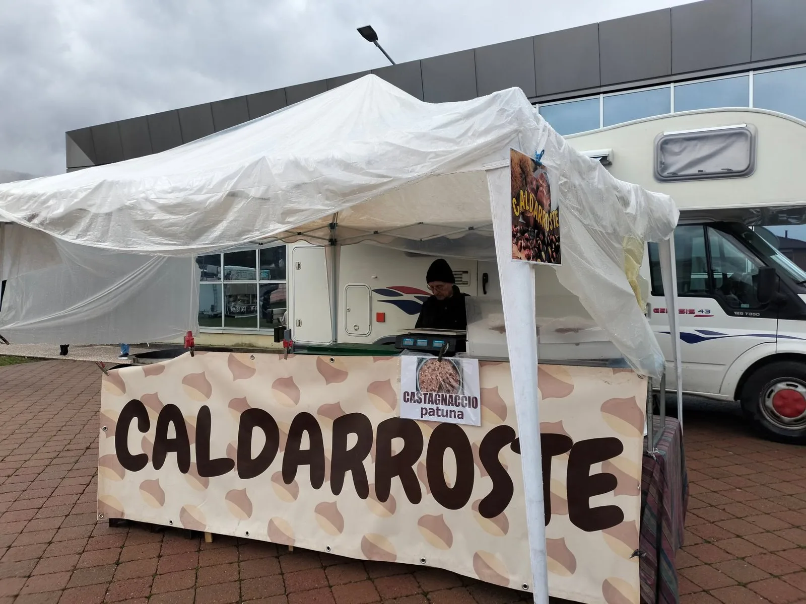 Festa del Tartufo 2025 26 Lo stand delle caldarroste